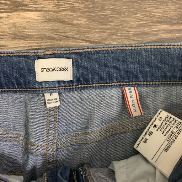 Sneak peek, high rise, distressed jeans - Picture 5 of 5